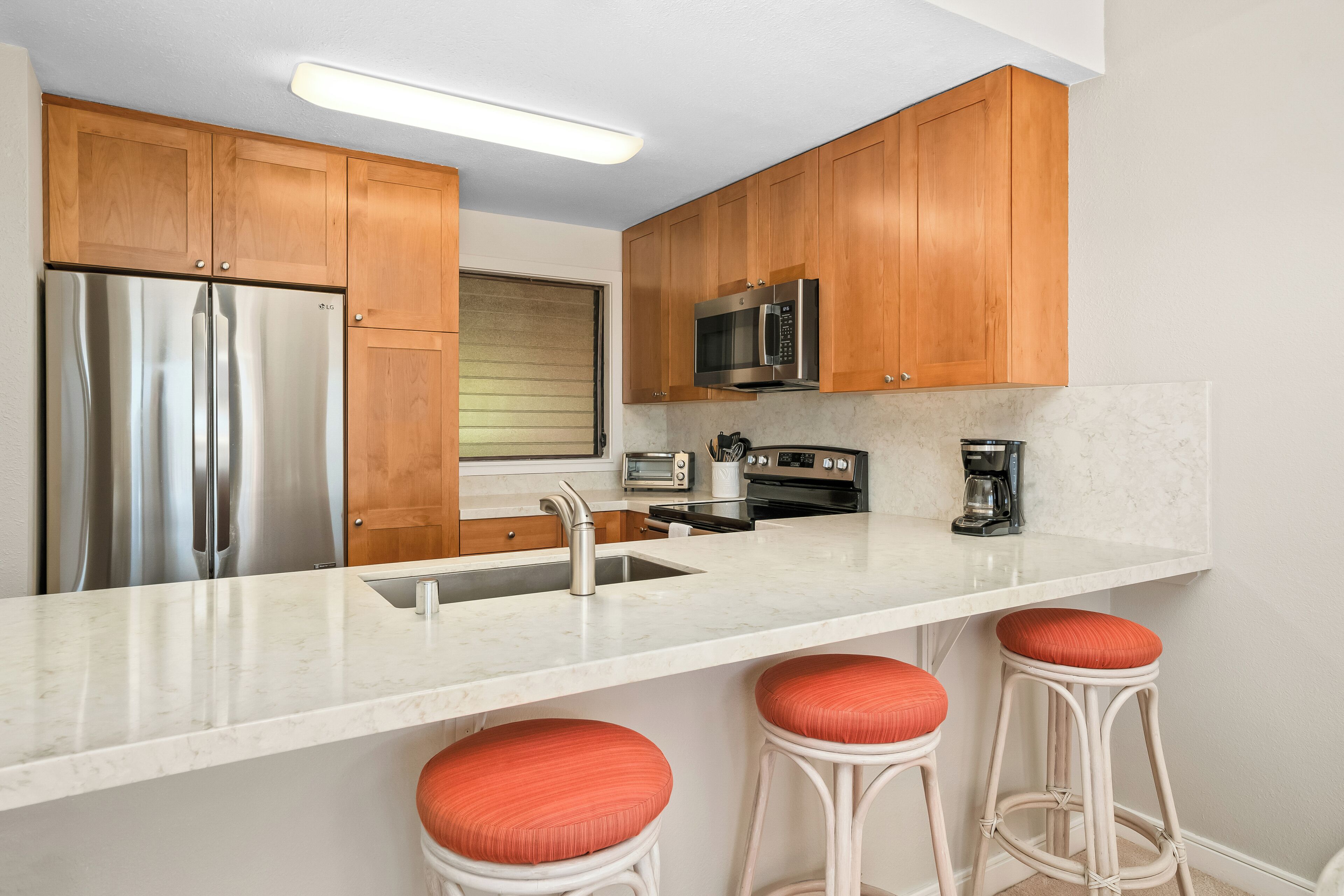 New! Bright, Airy 2BR Split-Level Condo w/Spacious Layout & Stunning Ocean Views - Photo 12