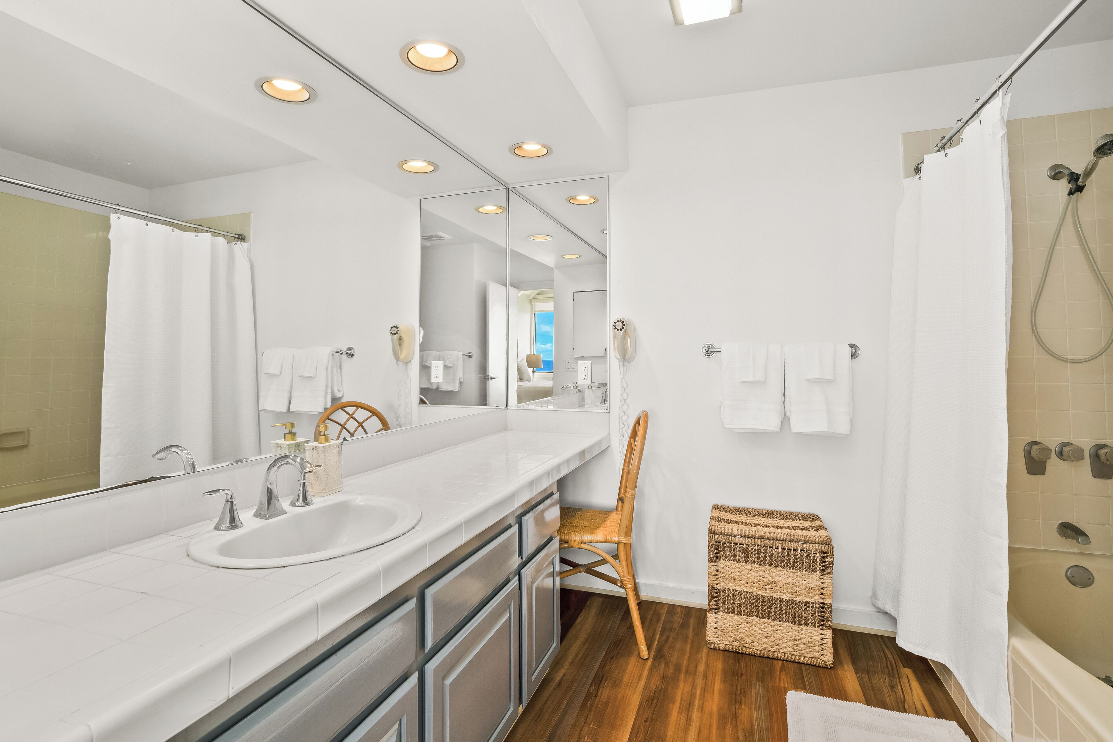 New! Bright, Airy 2BR Split-Level Condo w/Spacious Layout & Stunning Ocean Views - Photo 25