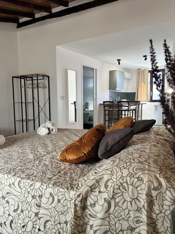 3 bedrooms, WiFi, bed sheets