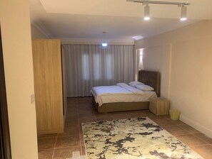 4 bedrooms, WiFi, bed sheets