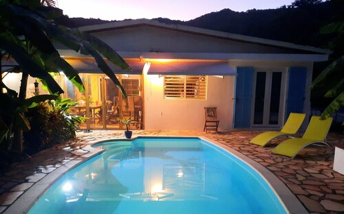 Ideally located, independent room with swimming pool