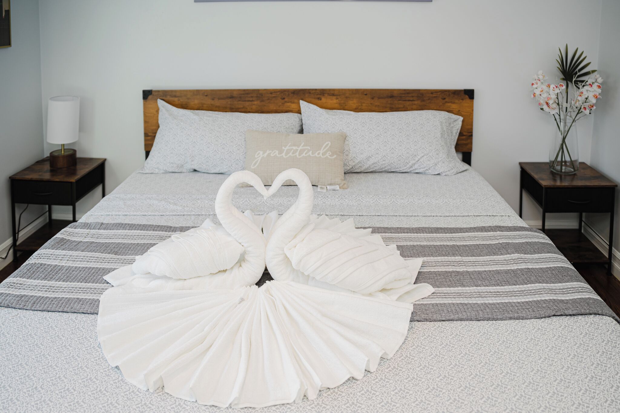 2 多间卧室、免费 WiFi、床单