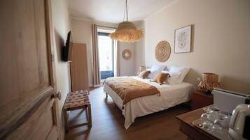 Kamar Double Deluks | Meja kerja, ruang kerja ramah laptop, dan Wi-Fi gratis