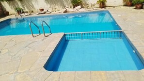 Outdoor pool - Twiga Whitehouse Villas (Nakuru)