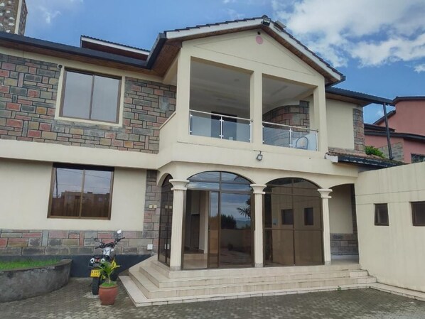 Exterior - Twiga Whitehouse Villas (Nakuru)