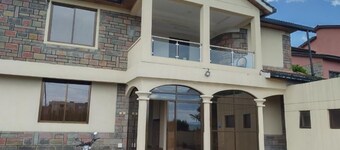 Twiga Whitehouse Villas