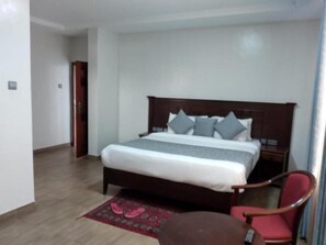 Deluxe Double Room, Lake View | Free WiFi - Twiga Whitehouse Villas (Nakuru)