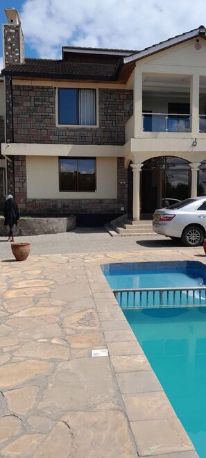 Front of property - Twiga Whitehouse Villas (Nakuru)