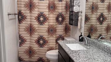 Handtücher, Seife, Toilettenpapier