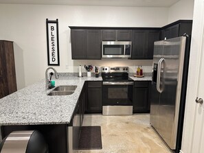 冰箱、微波炉、烤箱、炉灶