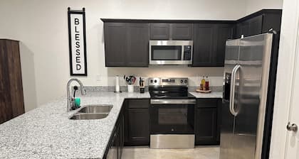 Charming 3-bedroom home with WiFi, King bed in fabulous Copperas Cove