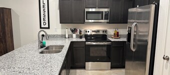 Charming 3-bedroom home with WiFi, King bed in fabulous Copperas Cove