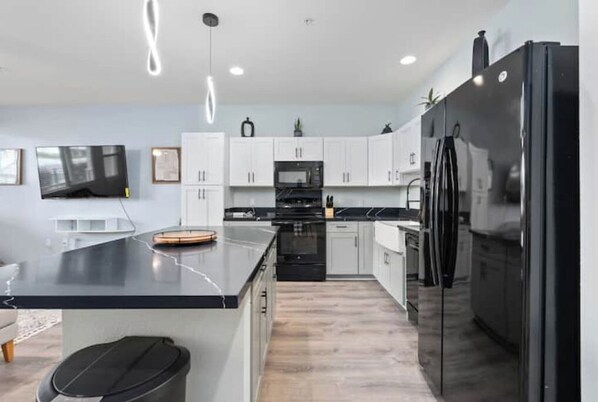 Fridge, microwave, oven, stovetop