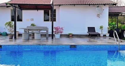 Luxurious 5-Bedroom Apartment in
