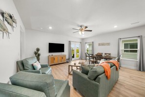 Living area - Pet Friendly Beach House – Osprey Landing (Port St. Joe)