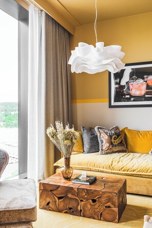 Deluxe Room | Minibar, blackout drapes, iron/ironing board, free WiFi