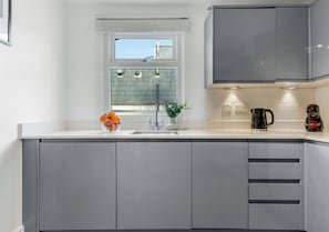 Private kitchen - Cosy 3BR Near Regent's Park   (London)