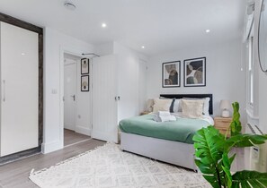 Family Duplex, Non Smoking, City View | 3 bedrooms, blackout drapes, iron/ironing board, cribs/infant beds - Cosy 3BR Near Regent's Park (London)