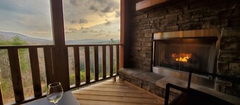 "Her Endless Views" cabin has incredible mountain views, hot tub, and firepit