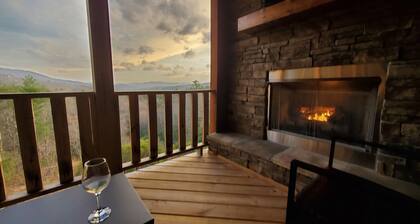 "Her Endless Views" cabin has incredible mountain views, hot tub, and firepit