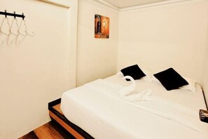 Room - Anggun Lodge Private Room with Sharing Bathroom (Semporna)