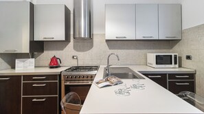 Fridge, microwave, oven, stovetop - Italianway Easy - Plinio 37 (Milan)