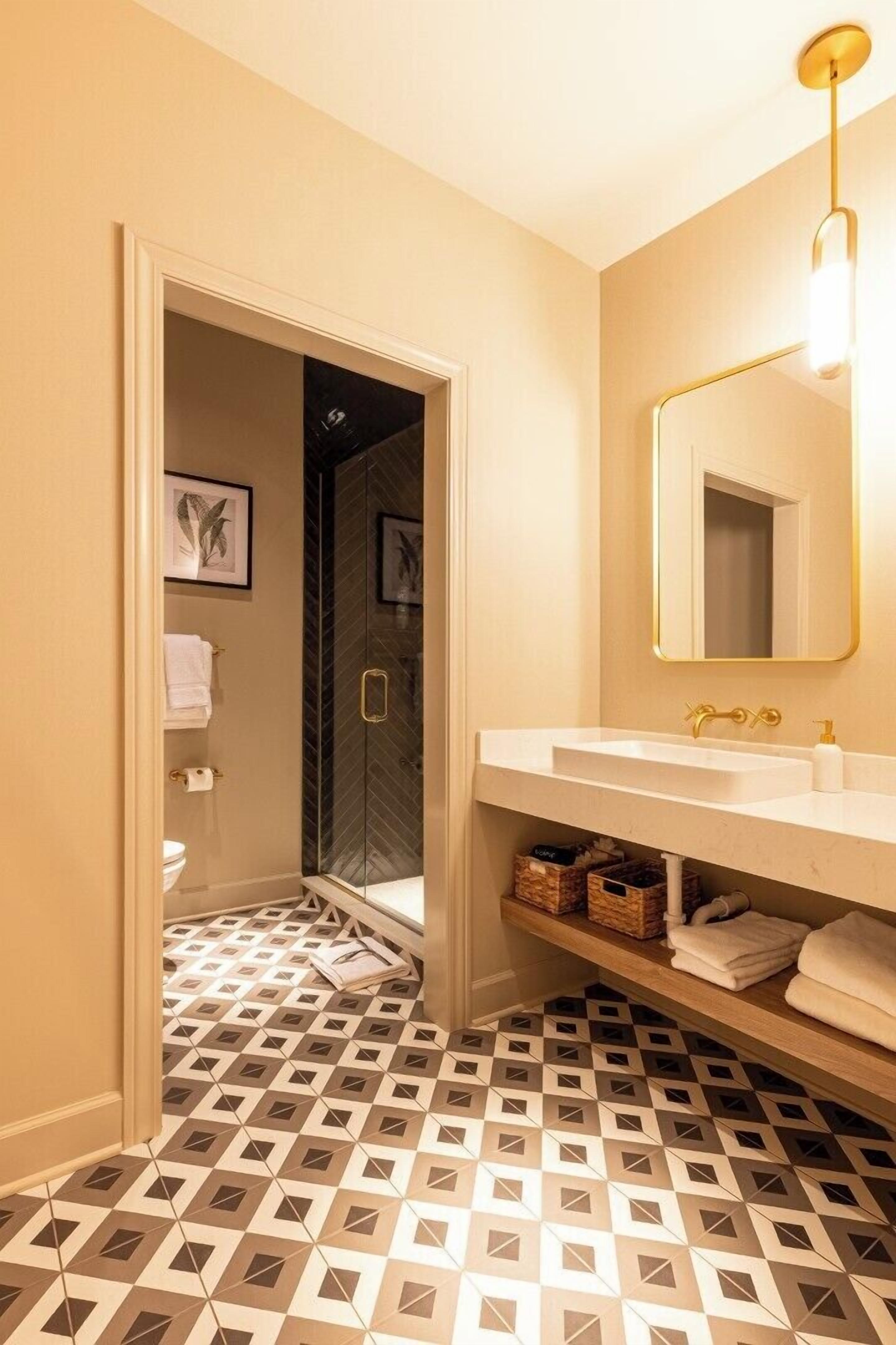 Chambre Simple Supérieure | Salle de bain | Douche, articles de toilette gratuits, sèche-cheveux