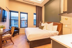 Chambre simple supérieure | Bureau, espace de travail pour ordinateurs portables