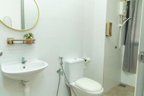 A bathroom with a white sink, toilet, and shower. - CoreSoho Suite by BKAstaycation KotaWarisan Sepang KLIA Airport, Free Wifi (Sepang)