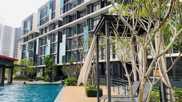 Kolam renang terbuka