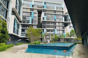 A modern multi-story residential building with a swimming pool in the courtyard. - CoreSoho Suite by BKAstaycation KotaWarisan Sepang KLIA Airport, Free Wifi (Sepang)