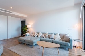 TV - GuestReady - Elegant Madeira Retreat (Funchal)