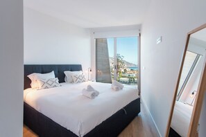 3 bedrooms, desk, iron/ironing board, Internet - GuestReady - Elegant Madeira Retreat (Funchal)