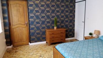 3 bedrooms, iron/ironing board, travel crib, bed sheets