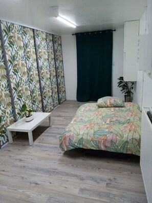 3 soverom, strykejern/-brett, reiseseng for barn og sengetøy