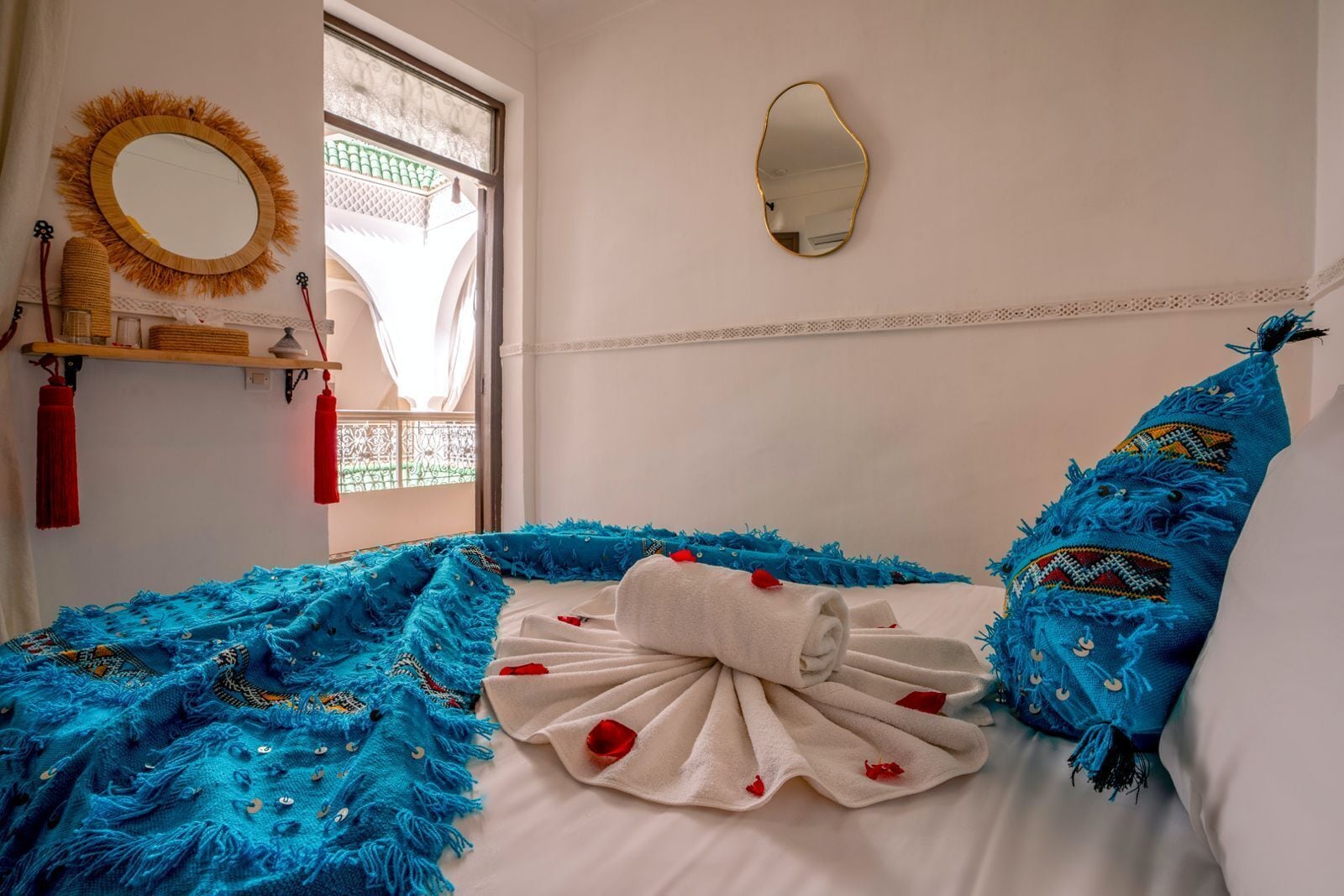 Free WiFi, bed sheets