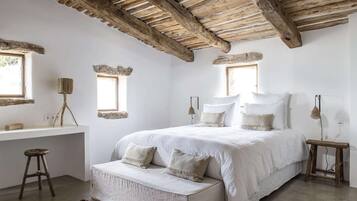 Comfort Suite | 1 bedroom, in-room safe, soundproofing, free WiFi