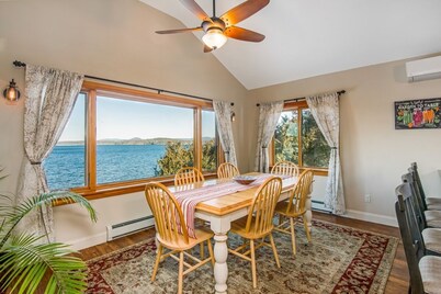 1 King Bed, 1 Queen Bed in loft, Shower, Soaker TUB<br>SCENIC VIEW OVERLOOKING MALLETS BAY<br>OPEN FLOOR PLAN
