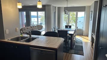 Condo, Balcony, Lake View | Private kitchen