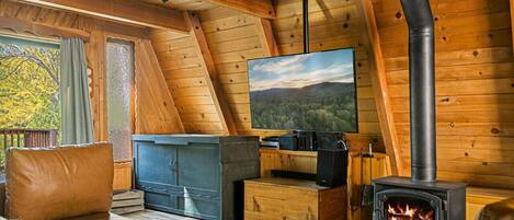 Smart TV, fireplace