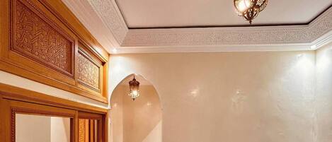 3 室のベッドルーム、アイロン / アイロン台、WiFi、ベッドシーツ