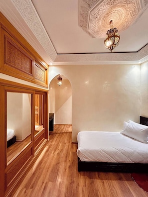 3 quartos, ferros/tábuas de passar roupa, Wi-Fi, roupa de cama