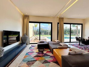Pool - Luxury villa with 2 pools and Atlas Mountains (Oumnass)