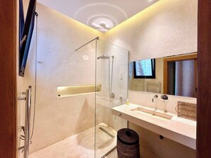 Soap, shampoo - Luxury villa with 2 pools and Atlas Mountains (Oumnass)