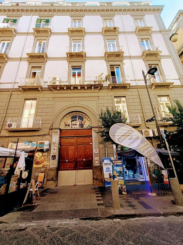 Front of property - La Maison di Partenope (Naples)