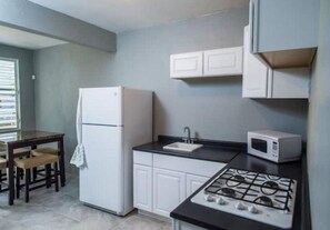 Private kitchen - Surfing Short Drive to the BEACH up to 6 people (Cabo Rojo)