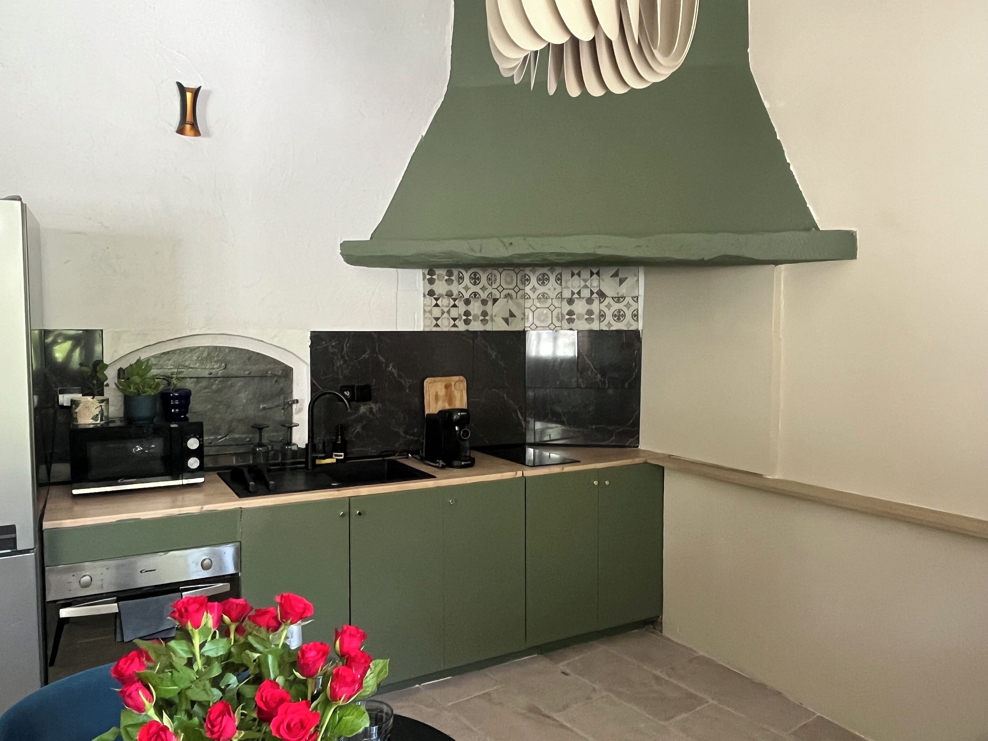 Kühlschrank, Mikrowelle, Ofen, Herdplatte