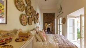 4 bedrooms, WiFi, bed sheets