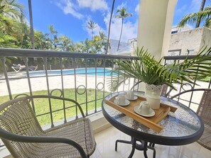 Outdoor dining - Private Pool View 2BDR in Los Corales Punta Cana (Punta Cana)