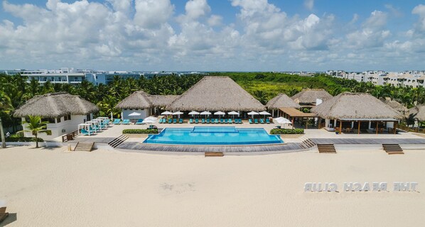 Pool - Paradise 1BDR APT in front of Hard Rock Hotel (Punta Cana)